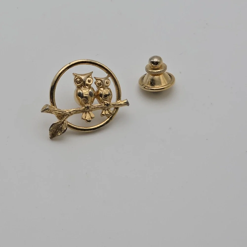 Vtg 60 Yr Old Owl Pin Brooch Tie Tack Mom Baby Owlet Birds Avon Gold Plate .75